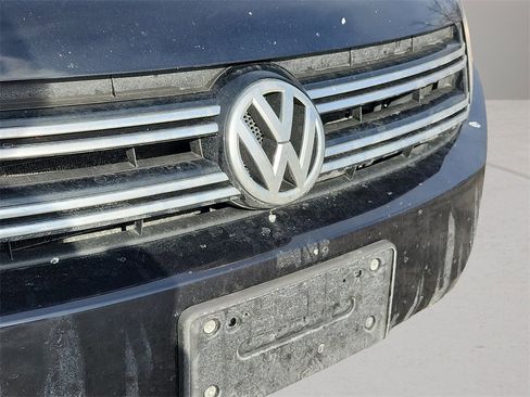 Used 2015 Volkswagen Tiguan SE image 9