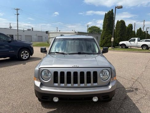 Used 2015 Jeep Patriot High Altitude AWD/4WD image 8
