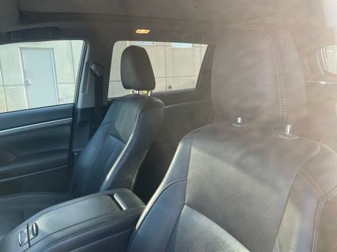 Used 2019 Toyota Highlander Limited Platinum AWD/4WD image 5