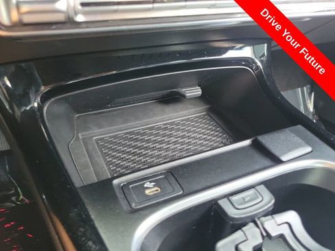 Used 2025 Mercedes-Benz CLA 250 image 13
