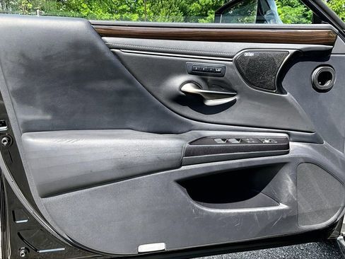 Used 2019 Lexus ES 300h w/ Accessory Package 2 FWD image 27