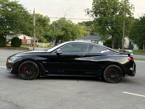 Used 2017 INFINITI Q60 Red Sport 400 AWD/4WD image 3