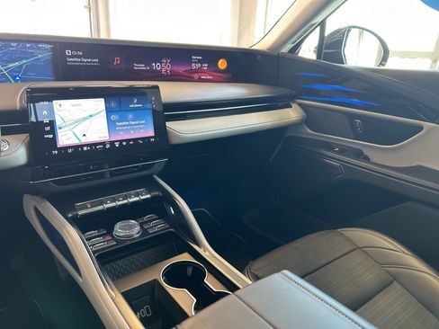 Used 2024 Lincoln Nautilus Reserve image 25