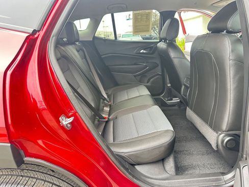 Used 2025 Chevrolet Trax LT w/ LT Convenience Package image 25