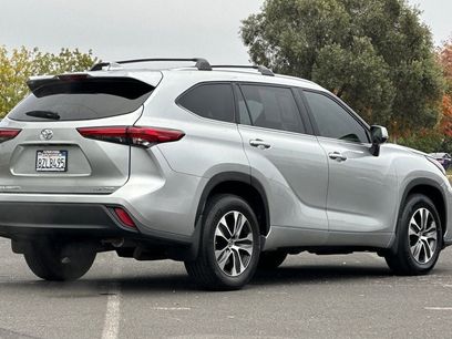 Used 2022 Toyota Highlander XLE