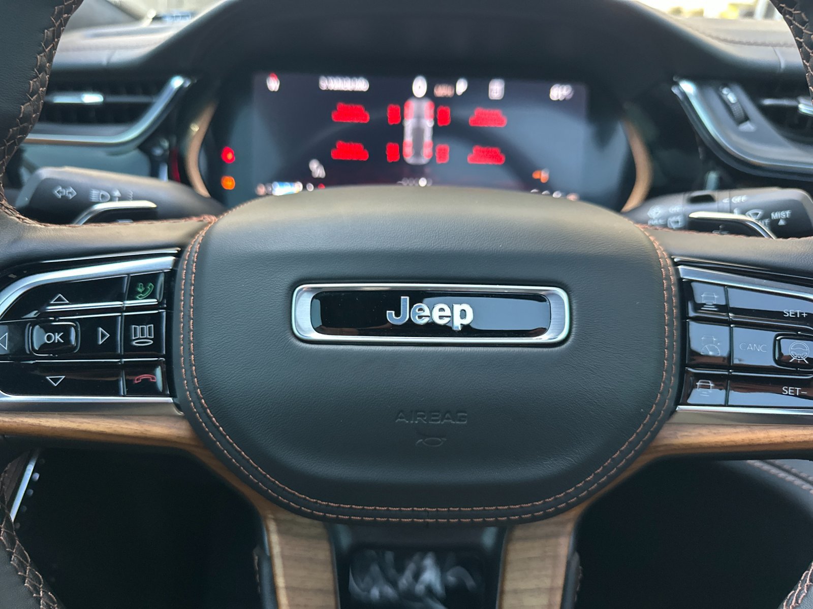Used 2025 Jeep Grand Cherokee Summit AWD/4WD image 26