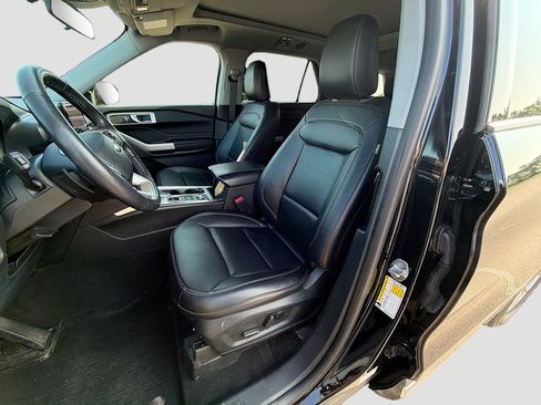 Used 2021 Ford Explorer XLT w/ Equipment Group 202A AWD/4WD image 23