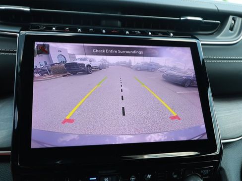 Used 2022 Jeep Grand Cherokee L Overland RWD image 18