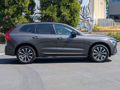 Used 2025 Volvo XC60 B5 Plus AWD/4WD image 9