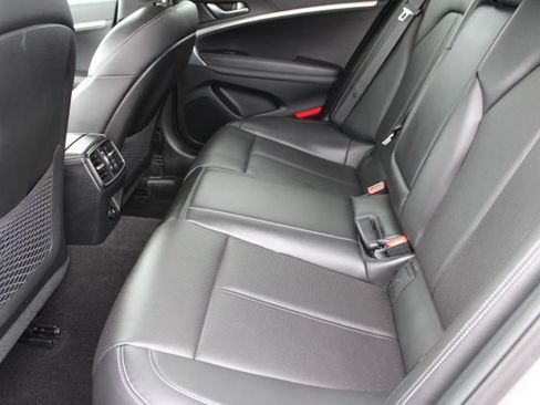 Used 2022 Genesis G70 2.0T RWD image 35