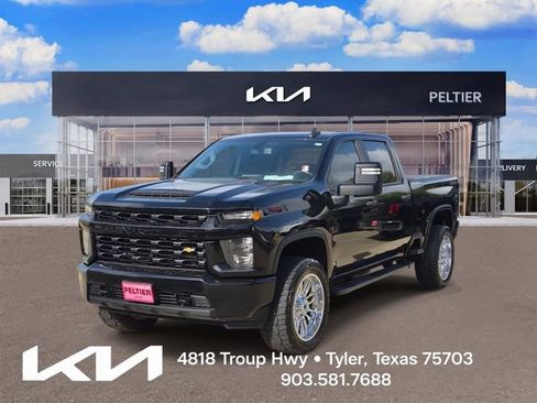 Used 2021 Chevrolet Silverado 2500 Custom w/ Custom Value Package AWD/4WD image 3