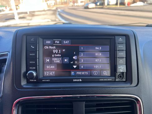 Used 2018 Dodge Grand Caravan SE w/ UConnect Hands-Free Group image 9