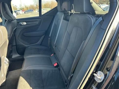 Used 2023 Volvo XC40 Recharge Ultimate image 6