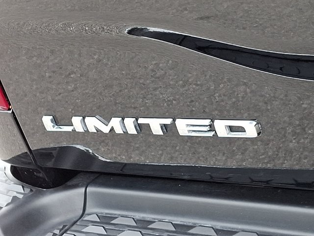 Used 2025 RAM 3500 Limited AWD/4WD image 37