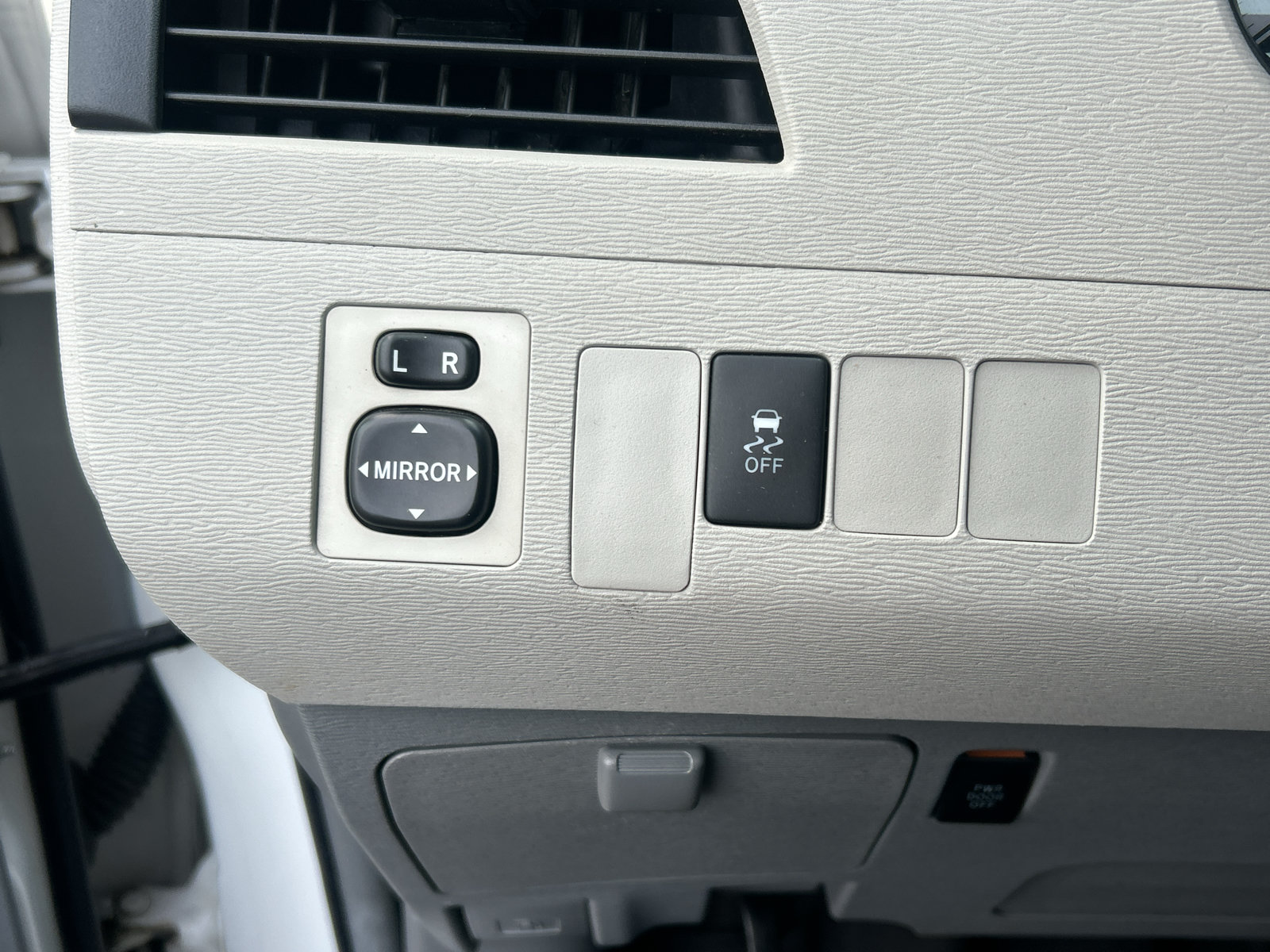 Used 2011 Toyota Sienna SE w/ Preferred Pkg FWD image 16