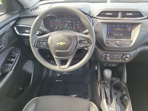 Used 2021 Chevrolet TrailBlazer LT FWD image 19