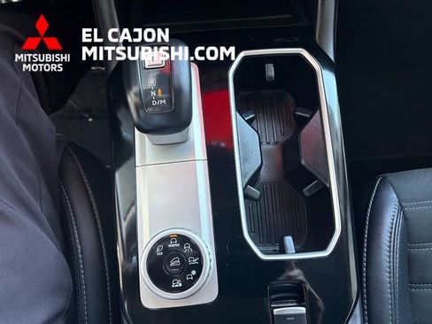 Used 2025 Mitsubishi Outlander SE image 16