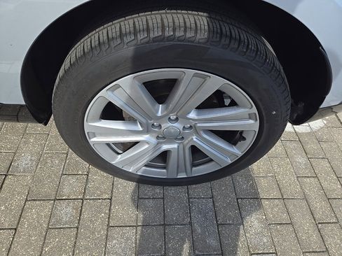 Used 2023 Land Rover Range Rover SE image 9