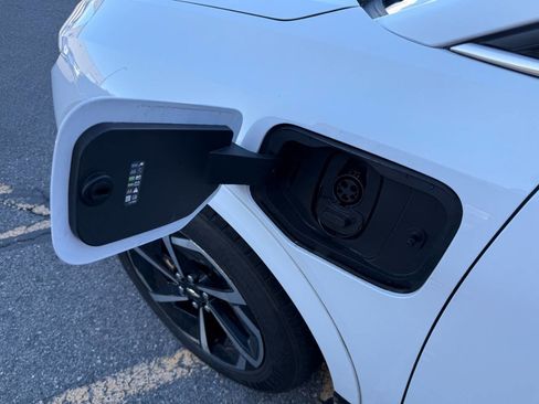 Used 2025 Chevrolet Equinox EV LT image 16