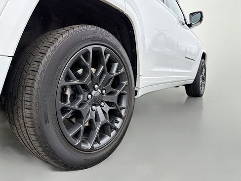 Used 2024 Jeep Grand Cherokee L Summit w/ High Altitude Package image 15