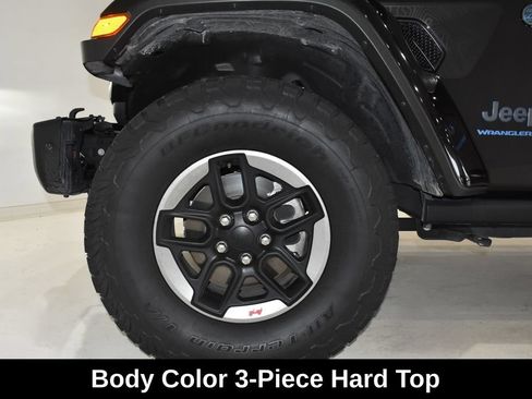 Used 2025 Jeep Wrangler Unlimited Sahara AWD/4WD image 9