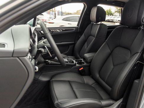 New 2026 Porsche Macan image 5