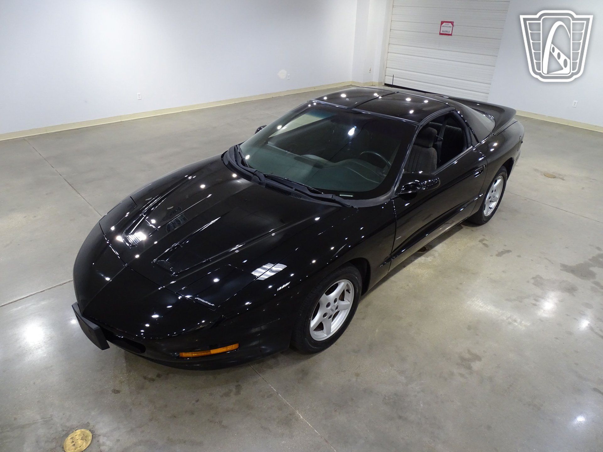 Used 1995 Pontiac Firebird Coupe RWD image 2