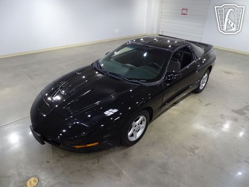 Used 1995 Pontiac Firebird Coupe image 2