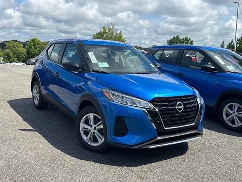 New 2025 Nissan Kicks Play S image 2