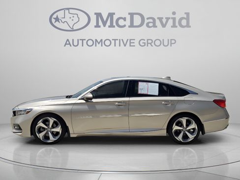 Used 2018 Honda Accord Touring image 2