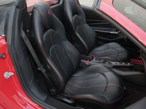 Used 2021 Ferrari F8 Tributo RWD image 4