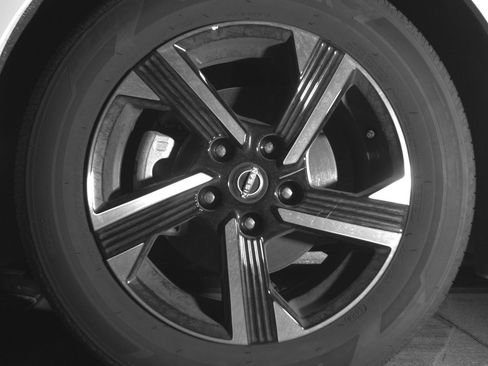 Used 2025 Nissan Sentra SV FWD image 12