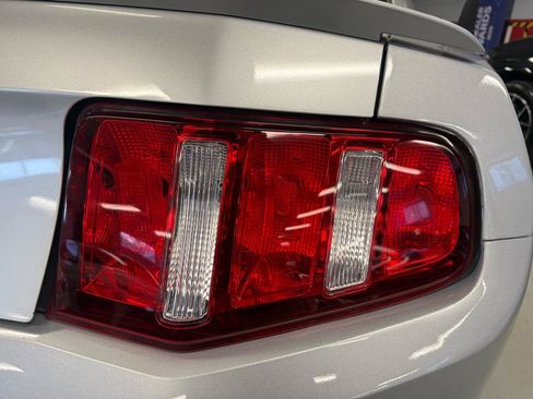 Used 2010 Ford Mustang Coupe image 10