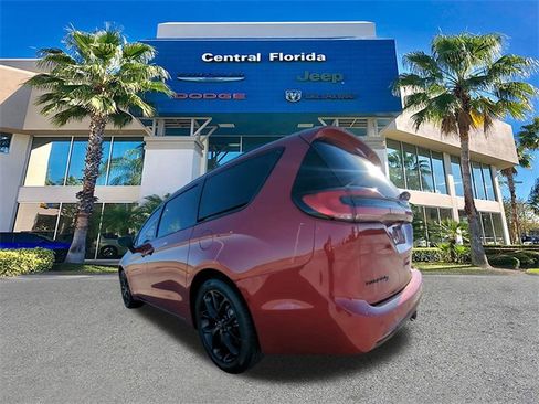New 2026 Chrysler Pacifica Limited w/ S Appearance Package image 7