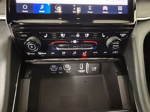Used 2022 Jeep Grand Cherokee Limited 4xe w/ Luxury Tech Group II AWD/4WD image 23