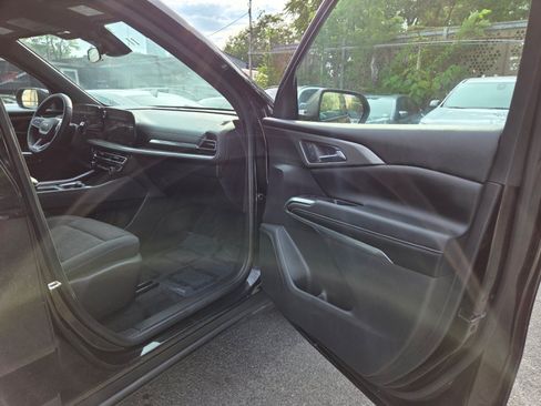 Used 2024 Chevrolet Traverse LT FWD image 6