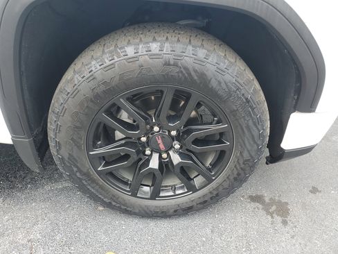 Used 2024 GMC Sierra 1500 Elevation w/ LPO, Elevation Black Package image 2