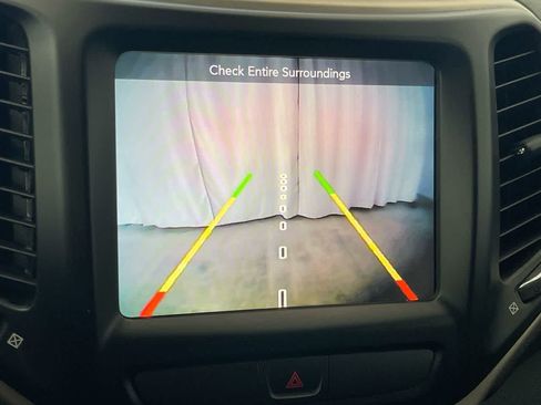 Used 2016 Jeep Cherokee Limited FWD image 17