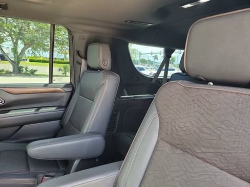 Used 2024 Chevrolet Suburban High Country w/ Advanced Technology Package AWD/4WD image 9
