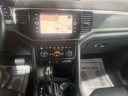 Used 2020 Volkswagen Atlas Cross Sport SEL image 16
