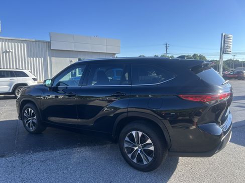 Used 2021 Toyota Highlander XLE FWD image 5
