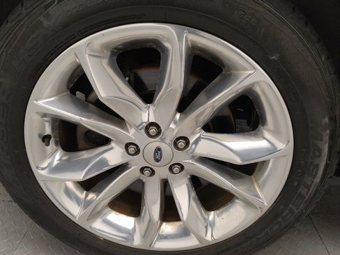 Used 2015 Ford Explorer XLT w/ Equipment Group 202B image 31