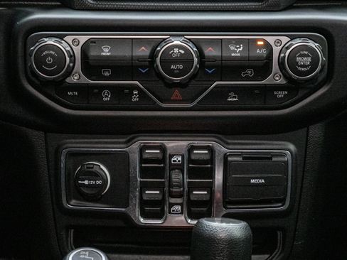 Used 2023 Jeep Gladiator Overland image 27