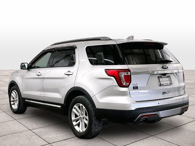 Used 2017 Ford Explorer XLT FWD image 11