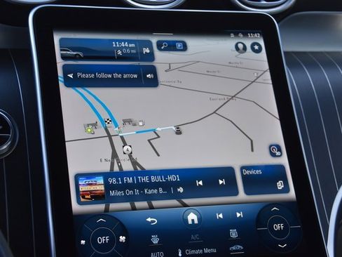 Used 2023 Mercedes-Benz GLC 300 4MATIC image 5