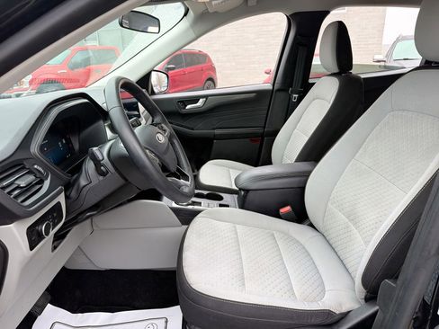 Used 2023 Ford Escape Active w/ Tech Pack #2 AWD/4WD image 14