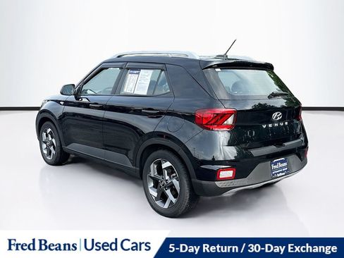 Used 2023 Hyundai Venue SEL FWD image 7