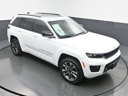 New 2025 Jeep Grand Cherokee Overland w/ Adv Protech Group III image 44