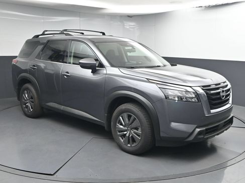Certified 2025 Nissan Pathfinder SV FWD image 1