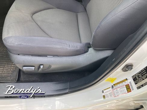 Used 2023 Toyota Highlander LE FWD image 8